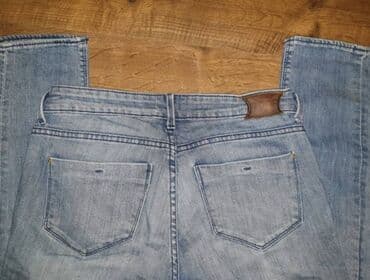 Zara farmerke svetlog teksasa klasičnog kroja sa ravnim nogavicama