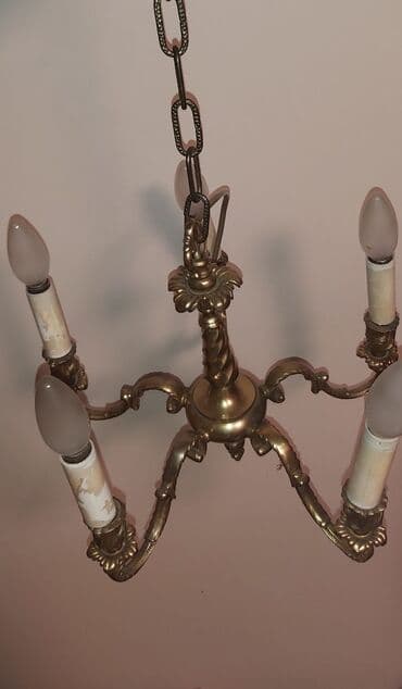 krevet sa ormarom ispod: Chandelier, Used — 2