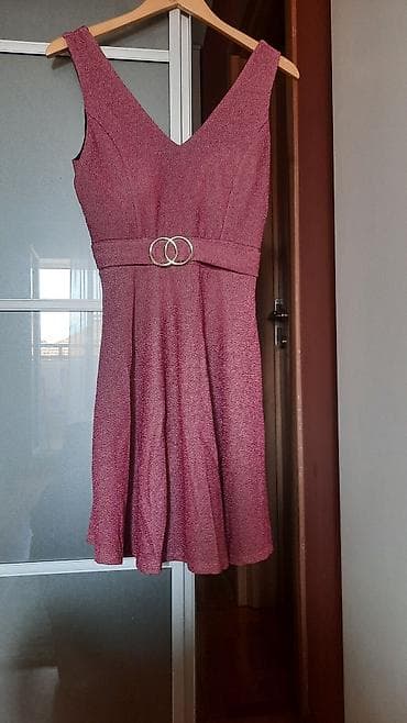 odece: Elegantna kratka haljina bez rukava u puder‑roze/boji maline sa — 3