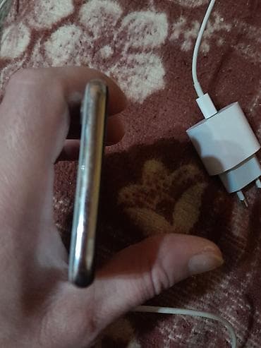 usb 2tb cena: Apple iPhone X (srebrni) + punjač - Ekran 5.8" Super Retina OLED — 10