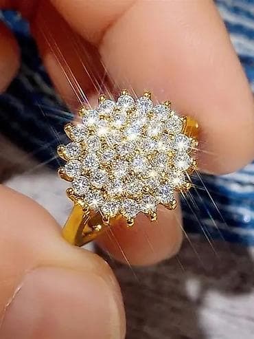 spric za usi: Zlatni prsten sa blistavim cirkonima – raskošna cvetna rozetna — 5