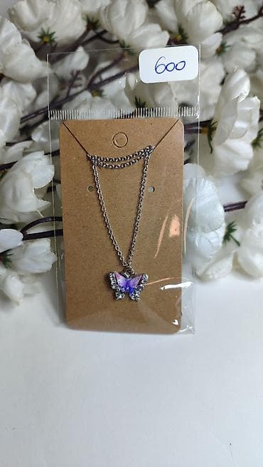 patike role: Ogrlica sa priveskom leptira - Elegantna lančana ogrlica u srebrnom — 4