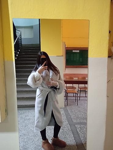 zara sivi kaput: Ženski zimski kaput do ispod kolena u svetlosivoj boji. - Kroj — 4