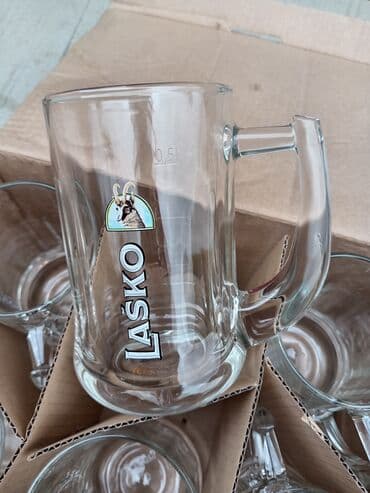 zlatne trake za zid: Staklene krigle za pivo Laško – 0,5 l - Originalne Laško krigle sa — 1