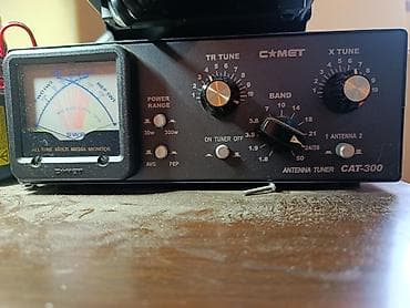 Comet CAT-300 – ručni antenski tjuner sa ugrađenim SWR/VAT metrom