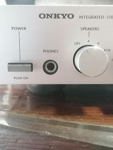 rerna na paru: ONKYO integrisano stereo pojačalo A-05 Opis: - Japansko integrisano — 9