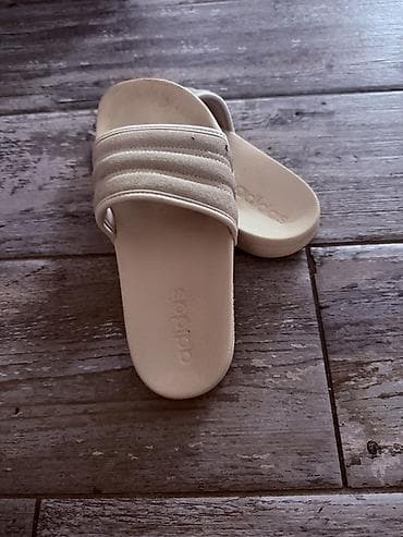 croks papuce: Adidas ženske papuče – krem/bele - Model: klasične klizačice (slides) — 2