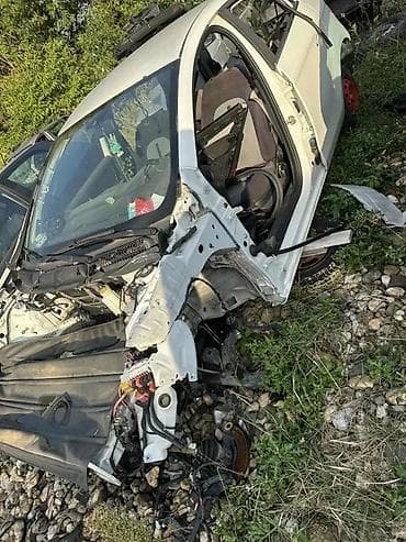 zvezdano nebo kola: LANCIA DELTA HAUBA KRILO VRATA KOMPLETAN AUTO U DELOVIMA | Lancia — 3