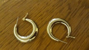 Broševi: Nove mindjuse, bizuterija iz USA. Sa dva lica, zlatna i bela boja — 3