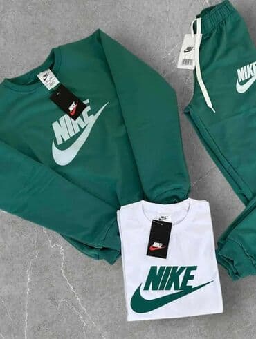 Komplet trenerke: Komplet dečije trenerke marke Nike. Sastoji se od dukserice dugih — 8