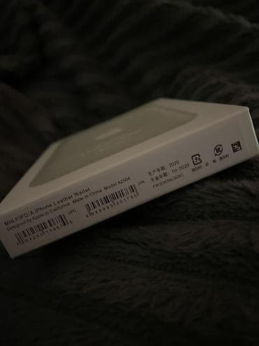 drzac za barjak: Apple iPhone Leather Wallet sa MagSafe magnetima - Originalni Apple — 3