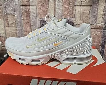izzi patike: A klasa TN i Nike 95
Brojevi na slikama 
4500 din — 7