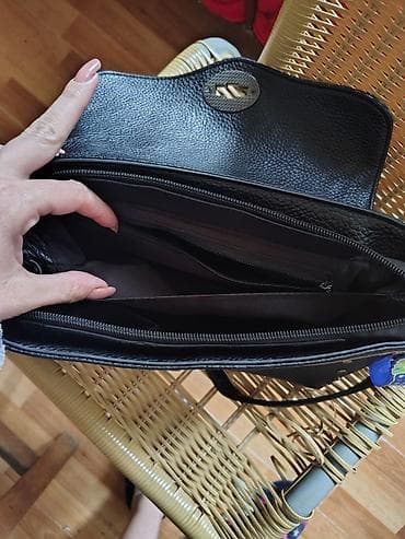 Crna ženska torba preko ramena od veštačke kože sa preklopom i