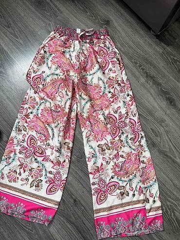 Moderne letnje pantalone od finog, laganog materijala, M/L veličine