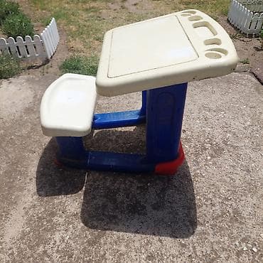 kids land вршац – слике: Decija klupica sa radnim stolom, moze jedno dete da stane, stanje se — 1