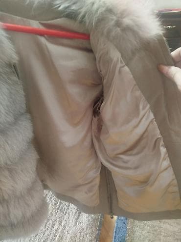 Sakoi: Bunda od pravog krzna, kratkog kroja, u nežnoj sivo-bež nijansi — 2