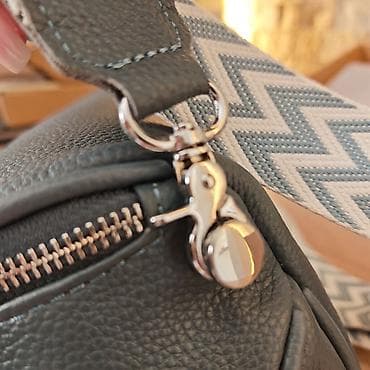 shein perike: Ženska crossbody torbica od kvalitetne granulirane kože u — 9