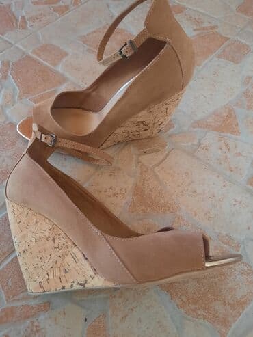 c a kupaći kostimi za punije dame: Sandals, Bershka, 40 — 5