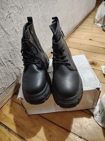 Crne kožne/eko-kožne gležnjače sa debelim đonom - Model: unisex