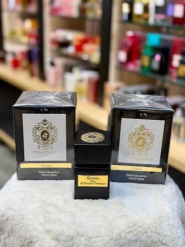 Na slici je prikazan Tiziana Terenzi Gumin, luksuzni uniseks parfem