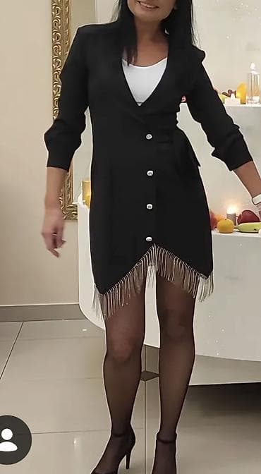 Elegantna crna haljina-sako sa resama - Kroj: strukiran sako-kroj