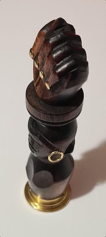 ruski saten cena: - Upečatljiv i simboličan komad, ova vintage rezbarena figura služi i — 9