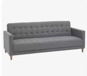 Stilske garniture: Siva trosed sofa modernog, minimalističkog dizajna. Tapacirana u mekoj — 1