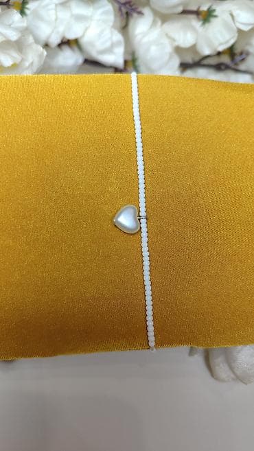 fitnes narukvica: Narukvica sa perlama – beli minimalistički dizajn sa privjeskom srce — 2