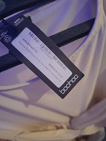 Boohoo “Ruched Twist Detail Racer Neck Maxi Dress” – krem - Model — 4