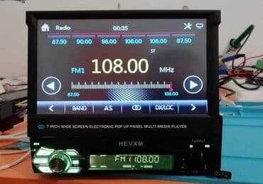 auto audi: 12500din 1. Uvlačivi ekran: 7-inčni ekran se može električno iskočiti — 7