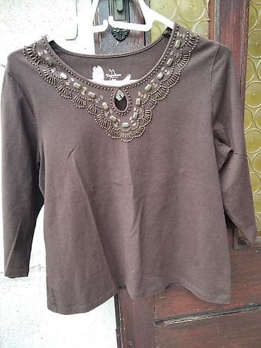 Bluza – veličina M - Boja: tamno braon - Model: ravnog kroja, duži