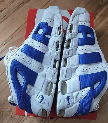 crne carape i bele patike: Nike Air More Uptempo – bele patike sa plavim detaljima, br gaziste — 5