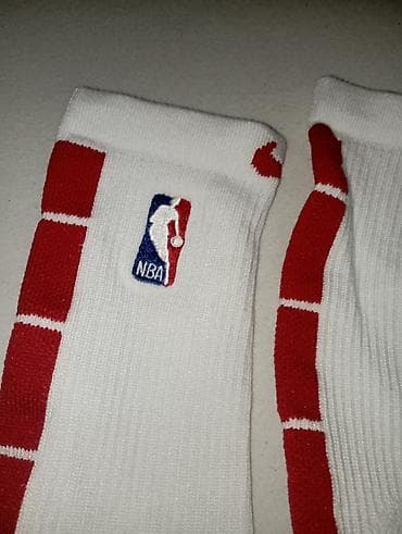 NBA košarkaške čarape – bela boja sa crvenim detaljima - Originalni na lalafo.rs NBA košarkaške čarape – bela boja sa crvenim detaljima - Originalni