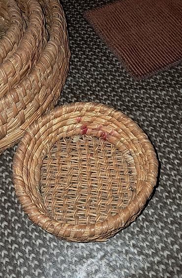 dekor za kucu: Pletene ukrasne korpe. 4 komada. Treća po veličini je malo oštećena — 7