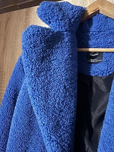 bodi s: Bershka teddy kaput – kobalt plava boja - Model: duži teddy/šerpa — 3