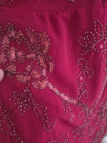 dioptrija plus 1: Elegantna bordo haljina sa ručnim vezom i šljokicama - Boja: duboka — 3