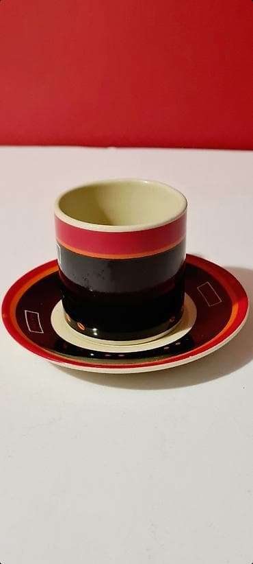 solje za espresso kafu: Servis 6 malih šoljica sa tacnom za kafu, motiv “CAFE’ LATTE”. - Nove — 9