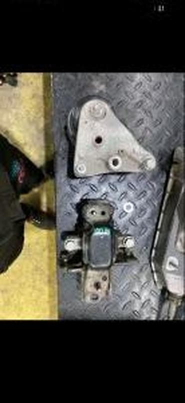 rolsue cena: NOSACI MOTORA LEVI I DESNI AUDI A1 | audi delovi 06******** — 1