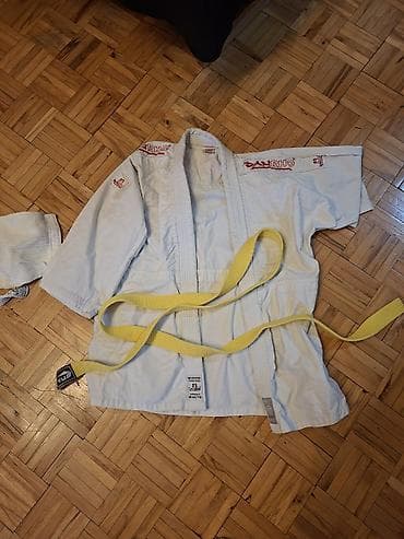 Kimono polovan 2 gornja 1 donji dwo na lalafo.rs Kimono polovan 2 gornja 1 donji dwo