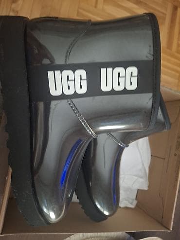 magnum obuca: UGG ženske čizme – model Mini (kratke) sa sjajnim transparentno‑dim — 3