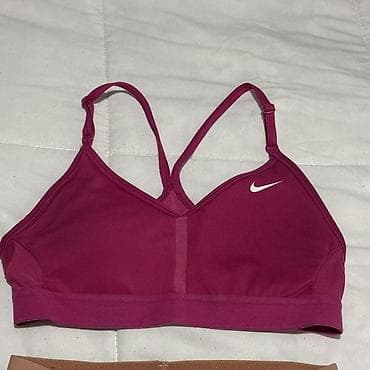 moderne kape za žene: Nike ženski set za trening – sportski grudnjak + šorts - Brend: Nike — 2