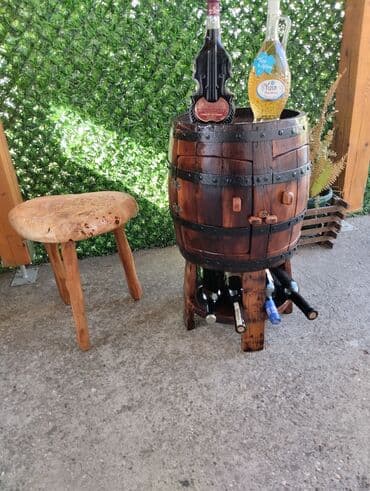 lazy bag za plazu: Barski sto napravljen od bureta, sa vratima i policama za odlaganje — 4