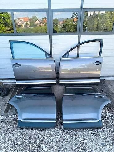 Karoserija: VRATA MIS SIVA LR7P ZA VOLKSWAGEN TOUAREG OD 2003. DO 2010. GOD. | — 2