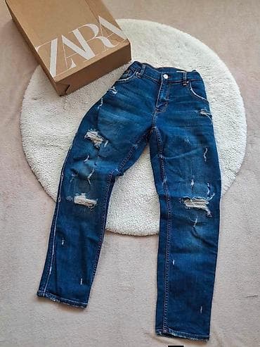 stitch stvari za školu: ⚜️ FARMERICE 
⚜️Za velicine pitajte 
⚜️Cene od 1.500 do 2.300 dinara🟨🟨 — 9