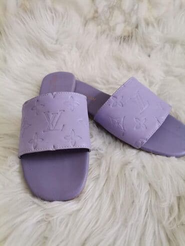 najk papuče: Papuce 1.700
Kompleti 2.900 — 10