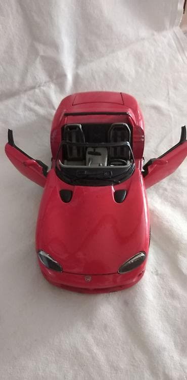 eldo design: Burago Dodge Viper 1 /18, fali staklo.Desno sediste nije — 2