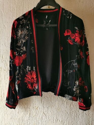 krzno za jakne: Ženska lagana jakna/kimono sa cvetnim printom - Boja: crna osnova sa — 1
