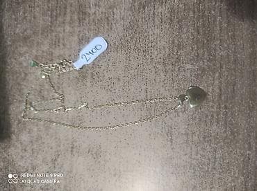 Zlatni lančić sa privjeskom u obliku srca. - Fini, tanki lanac u