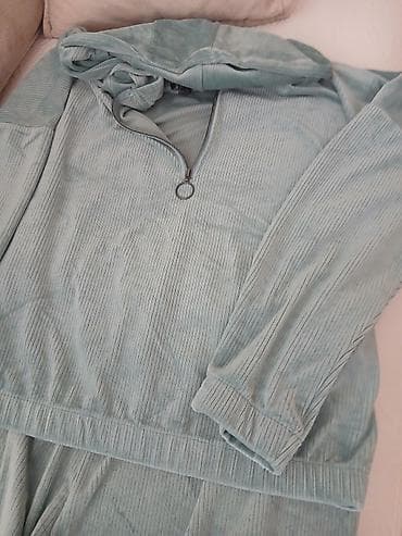 Blazers: Ženski komplet od pliša – dukserica sa kapuljačom i široke pantalone — 2