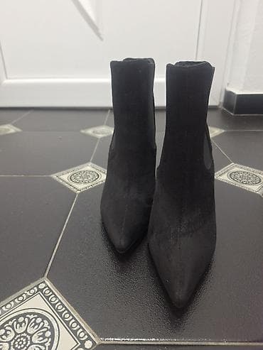 metro ženske tašne: Polu cizmice br 39, bukvalno nove. prelepe, odlicno izgledaju na — 4